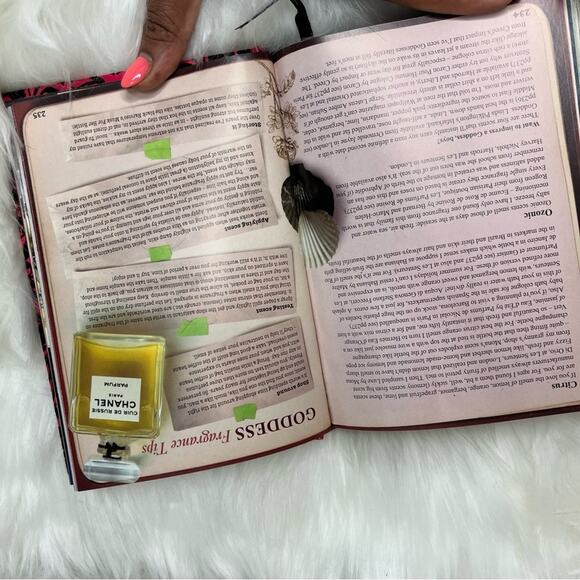 The Goddess Guide by Gisèle Scanlon's - Picture 7 of 13